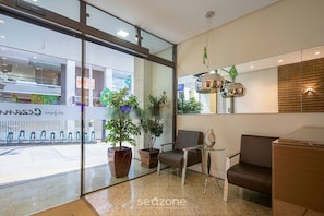 Basic Apartment | Lobby