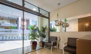Basic Apartment | Lobby