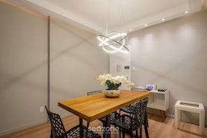 Basic Apartment | Dining