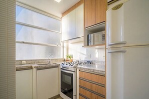 Basic Apartment | Private kitchen | Cookware/dishes/utensils - Charming Apartment in Downtown Floripa Edc402 (Florianópolis)