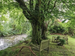 Property grounds - Dorothy (Ambleside)