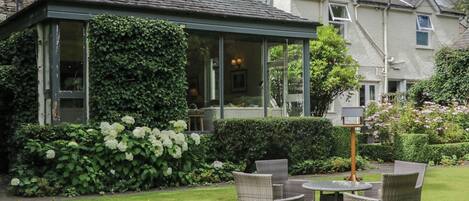 屋外ダイニングエリア