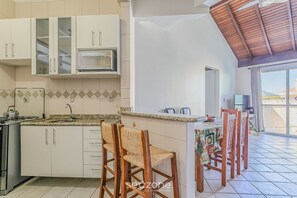 Private kitchen - Cozy Two-story House Just 120m From the Beach! EDE (Florianópolis)
