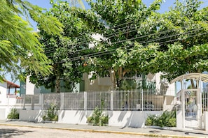 Basic Apartment | Exterior