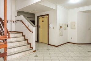 Basic Apartment | Interior