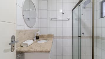 Basic Apartment | Bathroom