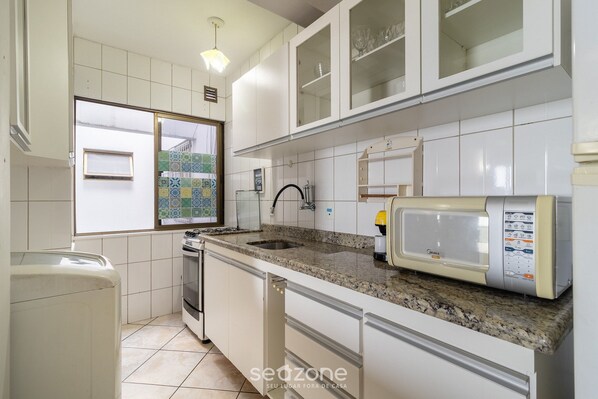 Basic Apartment | Private kitchen
