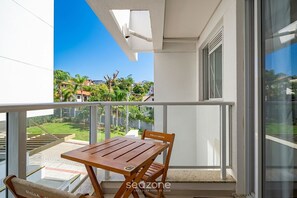 Apartment | Outdoor dining - Apt Close to Beach & Floripa Shopping [eaz305] (Florianópolis)
