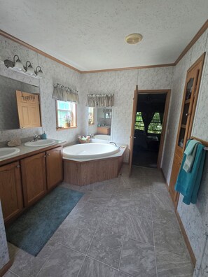 Dusche, Haartrockner, Bidet, Handtücher