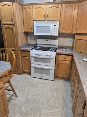 電子レンジ、オーブン、コンロ、食器洗い機