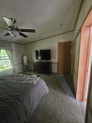 3 室のベッドルーム、アイロン / アイロン台、WiFi、ベッドシーツ