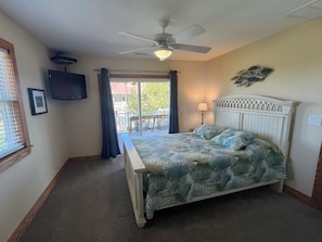 4 bedrooms, free WiFi, bed sheets - The Turtle Club - One level 4 Bedroom House with Pool, Large Docks, Canal Access (Avon)