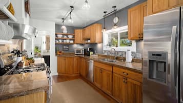 Frigorífic, microones, forn i placa de cuina