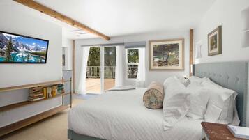 4 dormitorios, escritorio, tabla de planchar con plancha y cuna de viaje