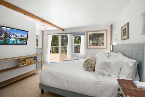 White Moon Ranch with Panorama River Views