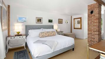 4 bedrooms, desk, iron/ironing board, travel crib