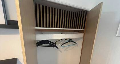 Room-quiet Spacious Room in Salford-sams