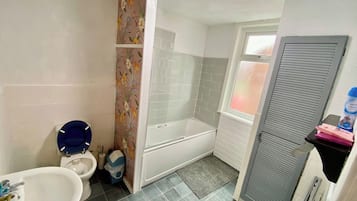 Shared Dormitory, 1 Bedroom | Bathroom