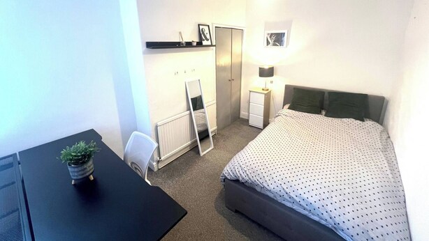 Room - Room-quiet Spacious Room in Salford-sams (Salford)