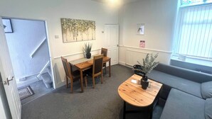 Shared Dormitory, 1 Bedroom | Dining room - Room-quiet Spacious Room in Salford-sams (Salford)
