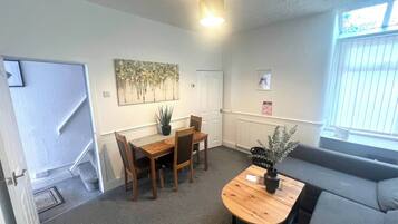 Shared Dormitory, 1 Bedroom | Dining room