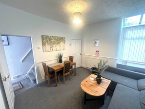 Shared Dormitory, 1 Bedroom | Dining room