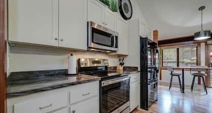 Light, Bright & Beautifully Updated in Graeagle Meadows