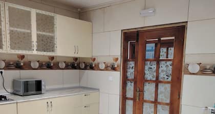 Lovely sunny f3 apartment with parking garage.