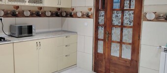 Lovely sunny f3 apartment with parking garage.