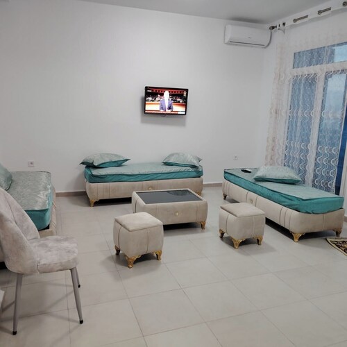 Lovely sunny f3 apartment with parking garage.