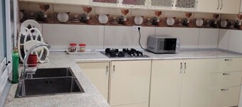 Lovely sunny f3 apartment with parking garage.