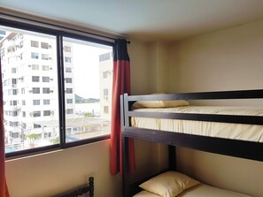 1 多间卧室、上网接入、床单