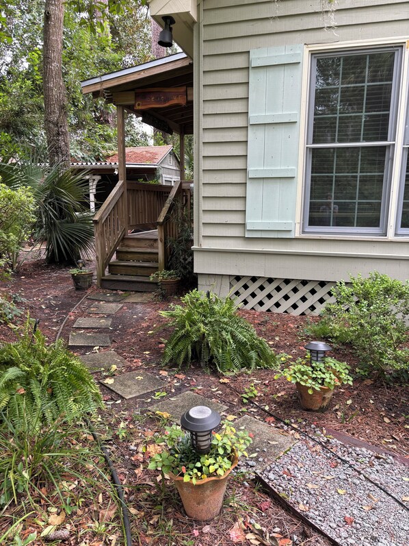 المنطقة المحيطة بالمنشأة