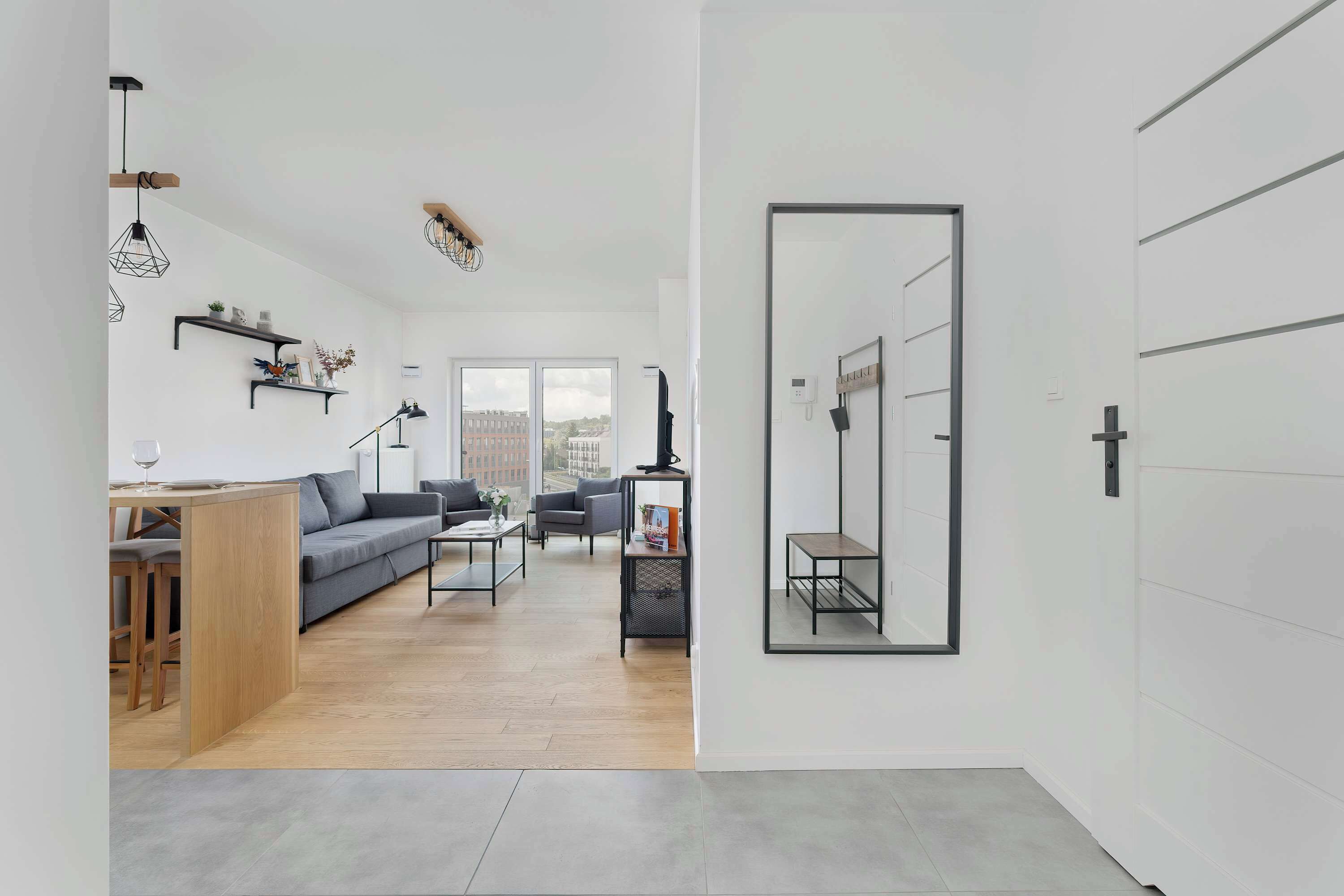 Una televisión, una oficina