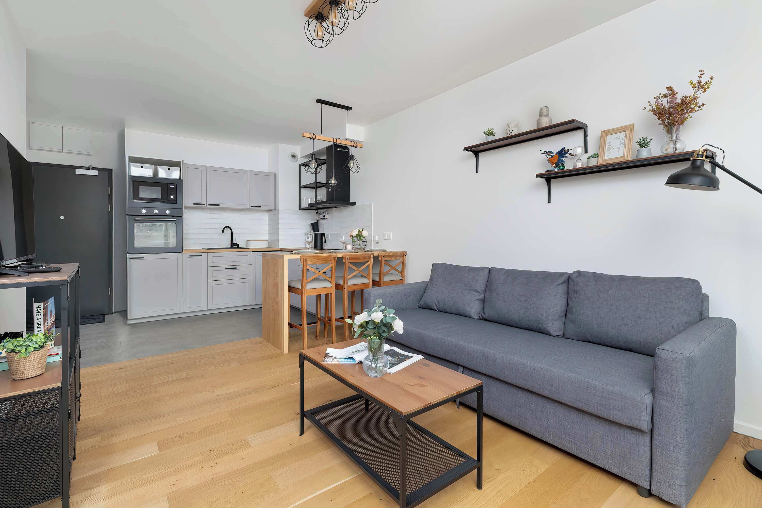 Una televisión, una oficina