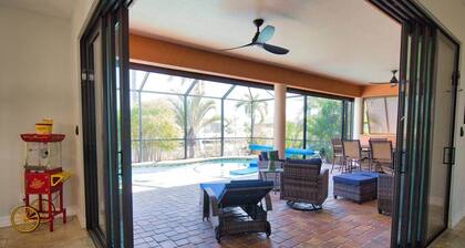 *New Owner* Luxury 4BR Canal , Spa/Pool, Dock- Near Beaches