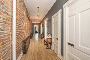 Interior - The Brick Dachshund - Chic for 9 (Blanchester)