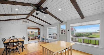 Seashell by the Seashore: Cozy 1BR Cottage Steps from Private Sandy Beach