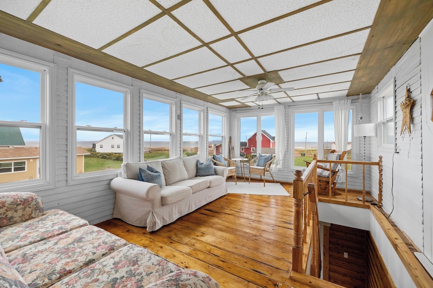 Seashell By The Seashore: Cozy 1br Cottage Steps From Private Sandy Beach - Prince Edward Island