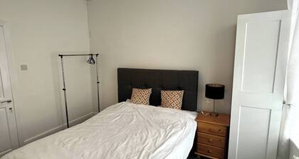 Room-modern Room for Short Stay in Salfo