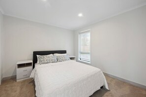 2 chambres, fer et planche à repasser, Wi-Fi, draps fournis