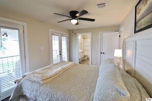 4 bedrooms, desk, iron/ironing board, free WiFi - Big Lake Gathering Place - Gather & Make Lasting Memories with Friends & Family (Farmerville)