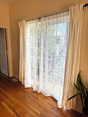 Interior - Cottage next to historical home in Lake Oswego (Lake Oswego)
