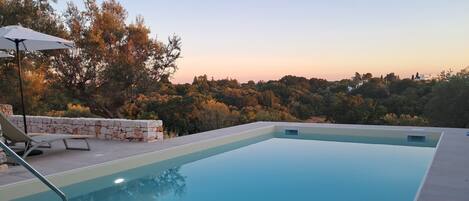 Piscina all'aperto, una piscina riscaldata