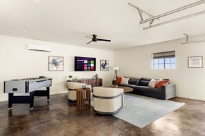 Televisión y oficina 