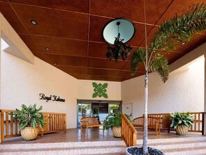 Interior - Studio for 2 - Ocean Views, Gym, AC Comfort, Oceanfront Pool, Walkable Dining (Lahaina)