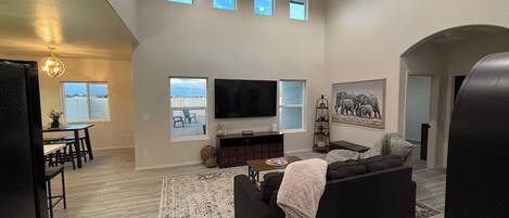 Una Smart TV, libros