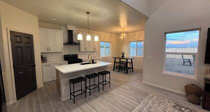 Fabulous 3-bedroom townhome with AC in Farmington