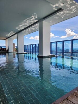 Indoor pool - Virgo Nest Rentals - 38th Park Ave, IT Park Cebu - City View (Cebu City)