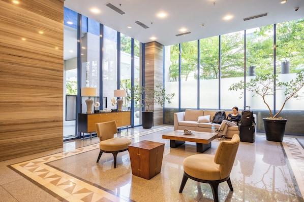 Lobby lounge